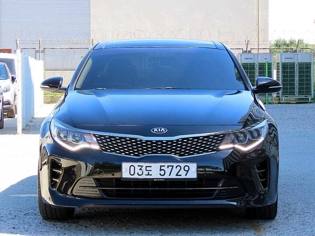 KIA K5 2017 — Zona Franca Iquique