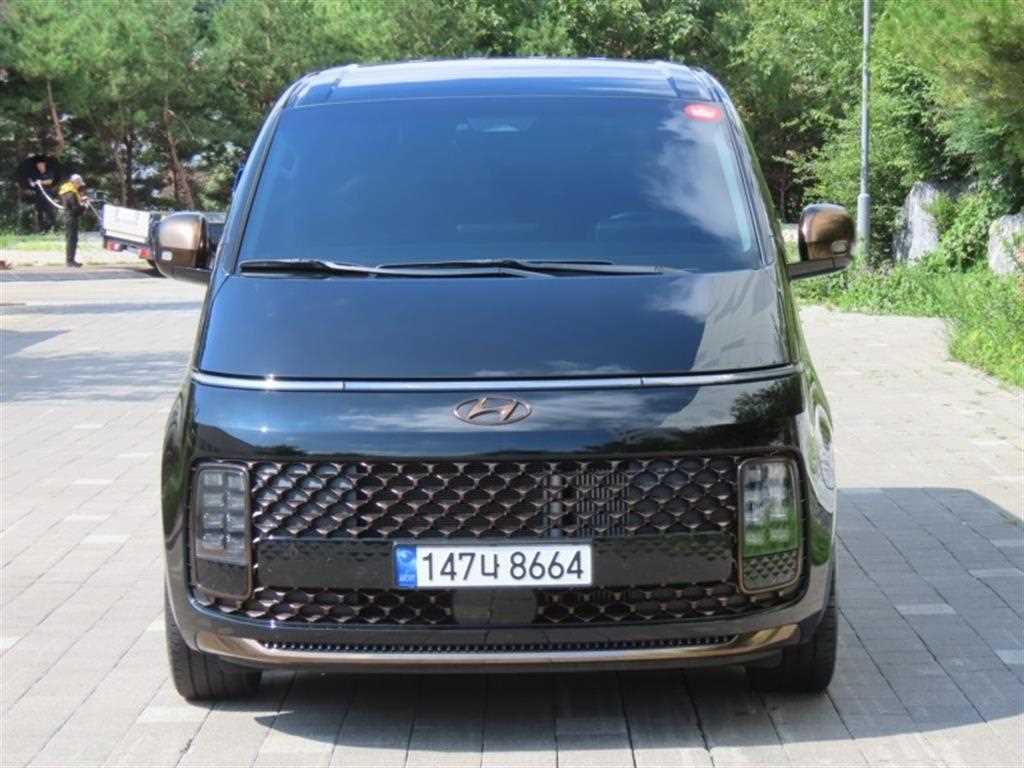 HYUNDAI Staria
