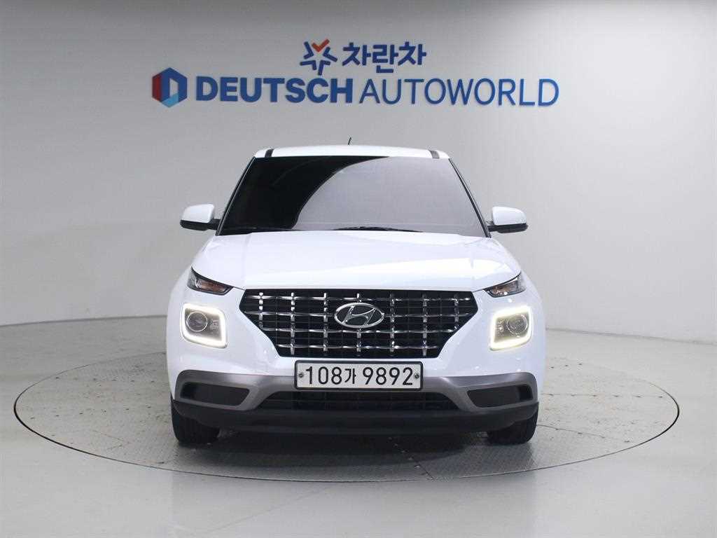 HYUNDAI Venue