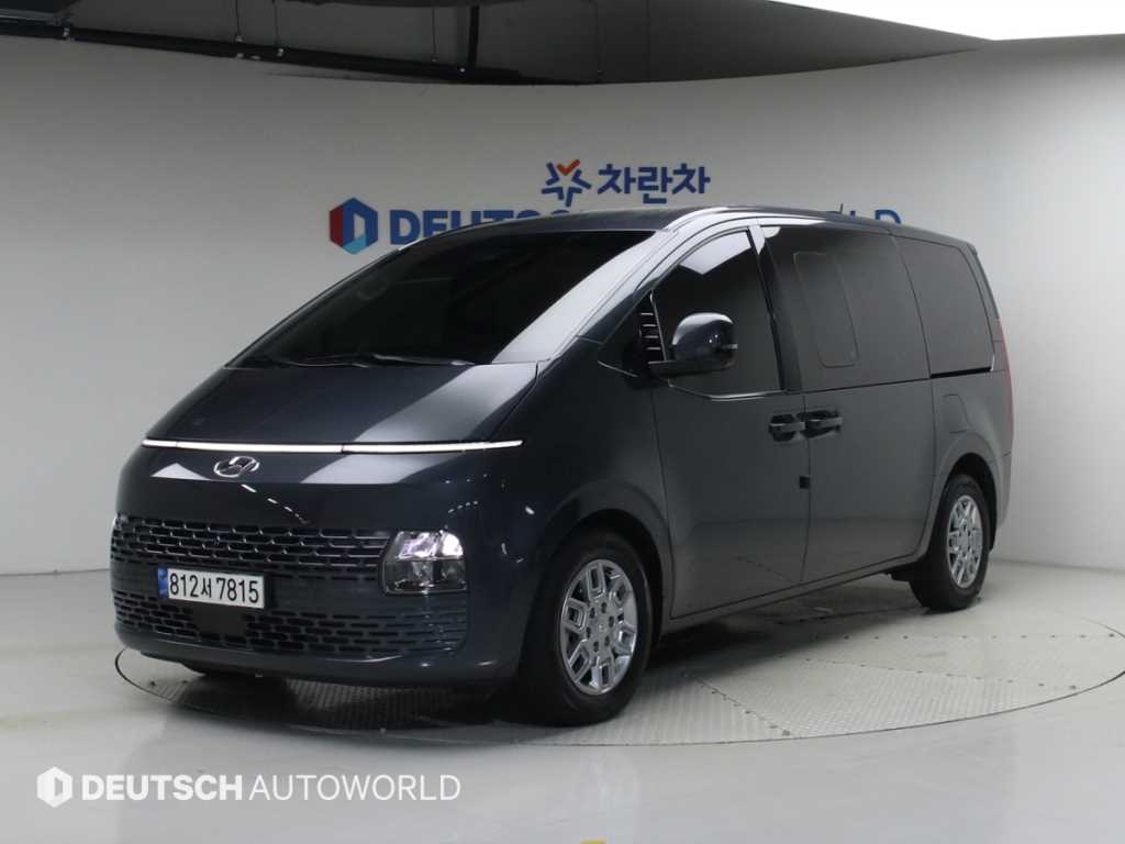 HYUNDAI Staria