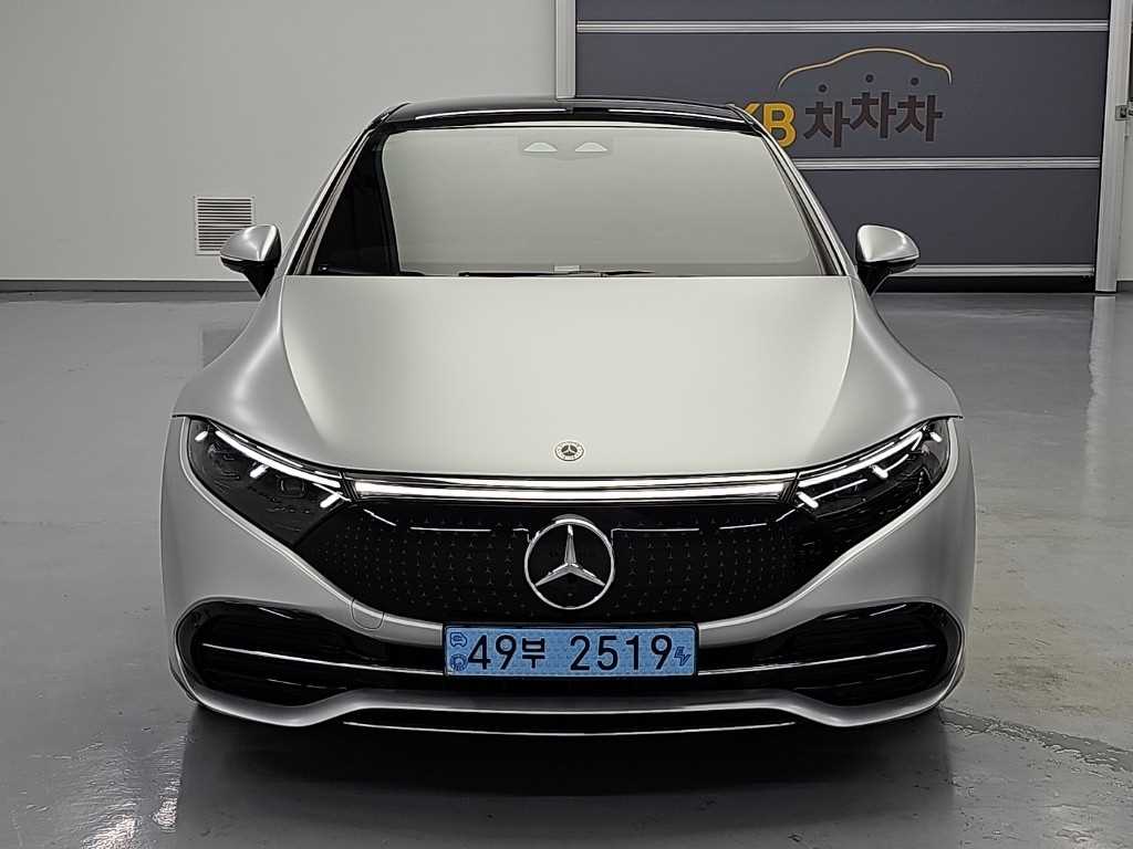 Mercedes Benz EQS