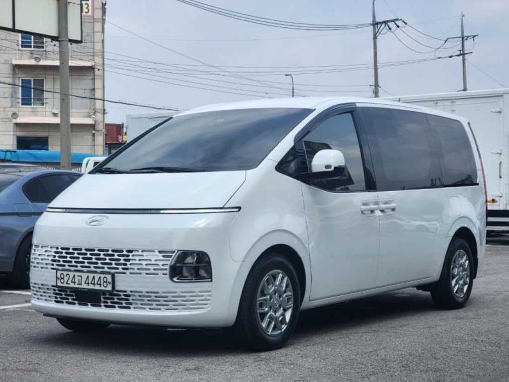 HYUNDAI Staria 2023 — Zona Franca Iquique