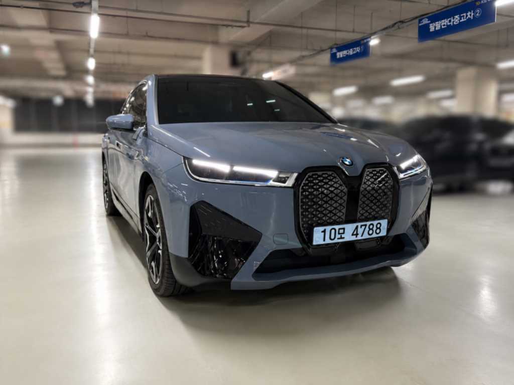 BMW iX