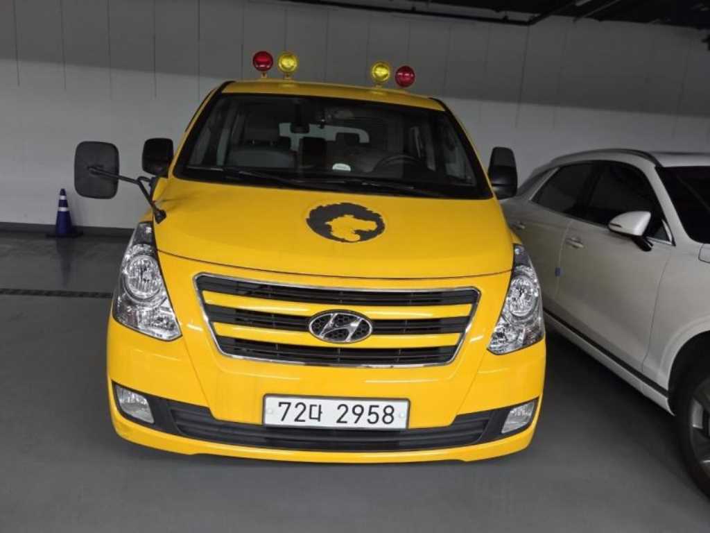HYUNDAI Starex