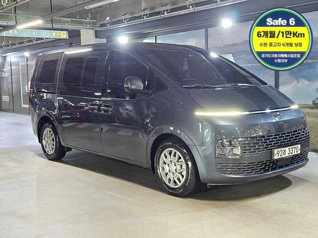 HYUNDAI Staria