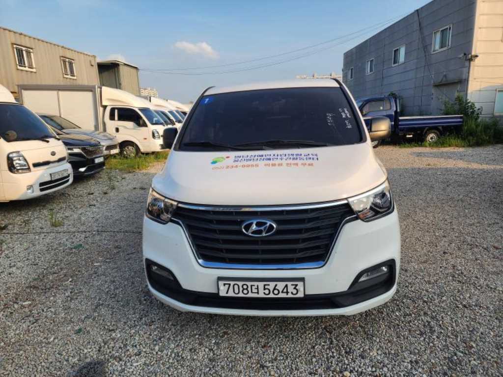 HYUNDAI Starex