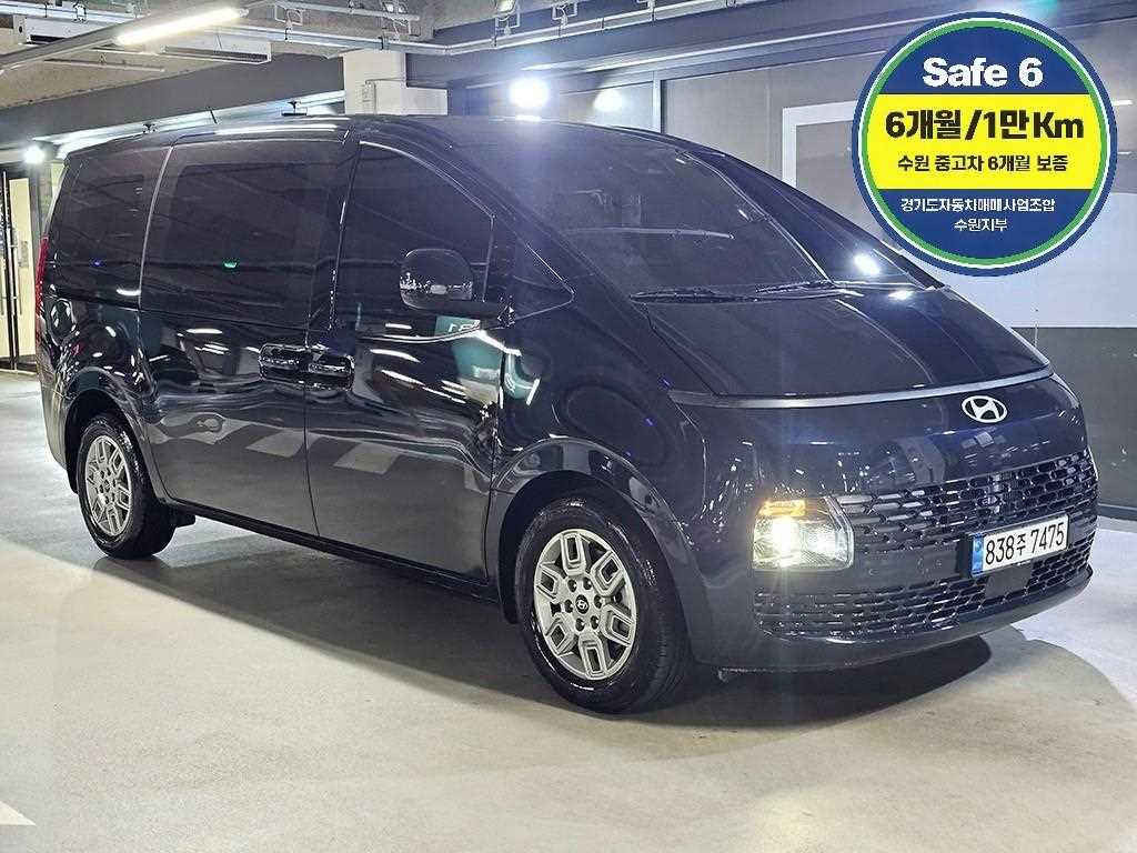 HYUNDAI Staria