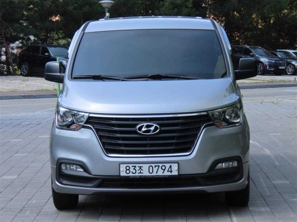 HYUNDAI Starex 2018