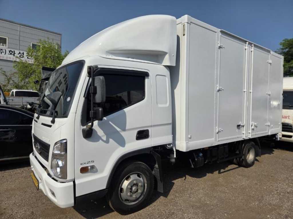 medium and large cargo truck