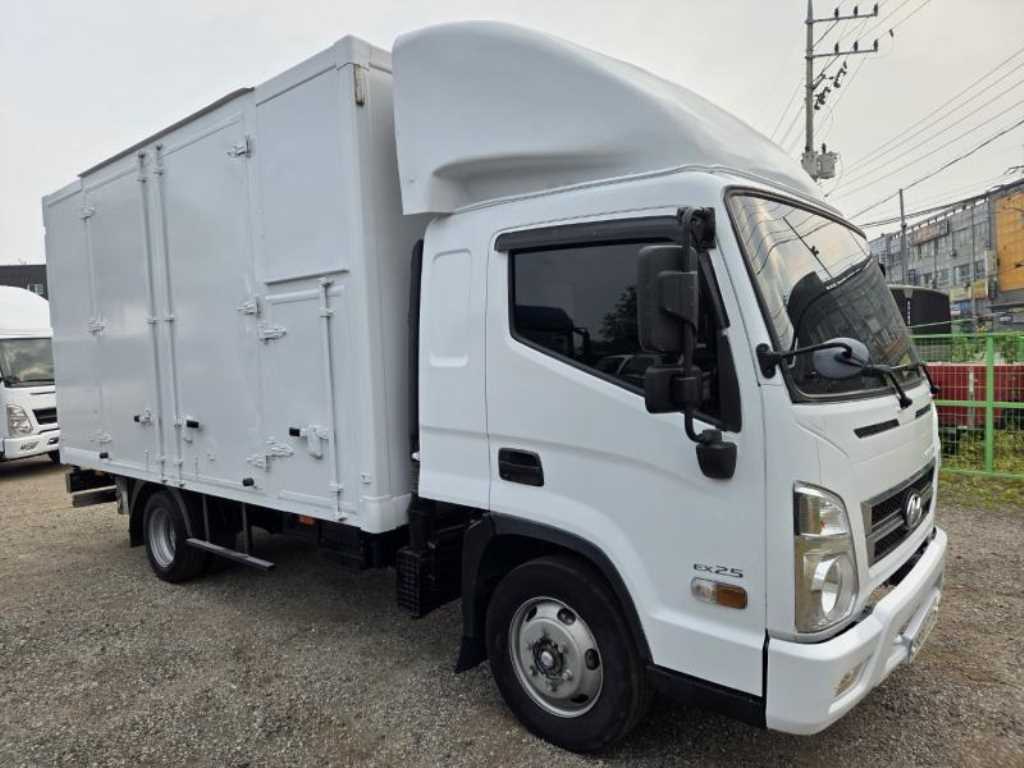medium and large cargo truck