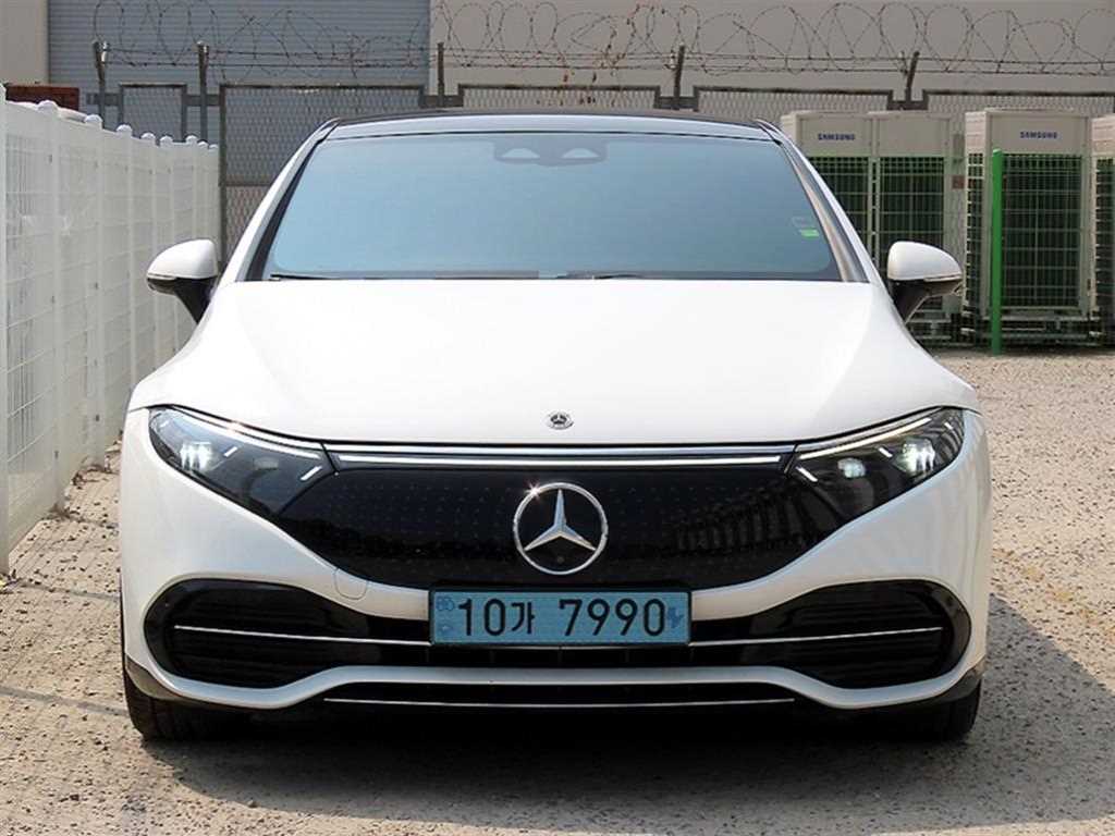 Mercedes Benz EQS