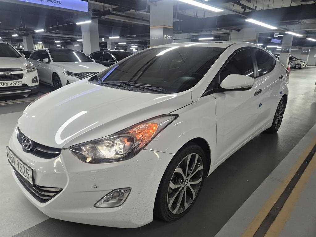 HYUNDAI Avante