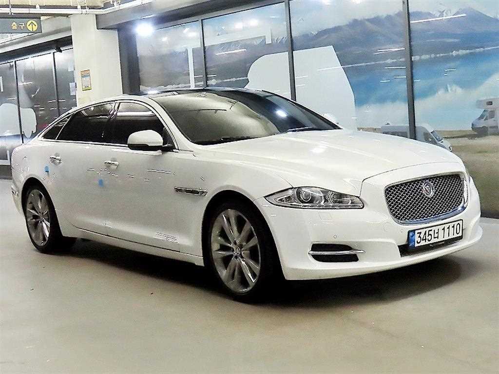 Jaguar XJ