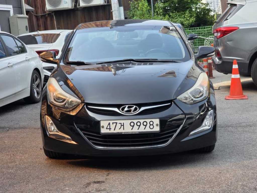 HYUNDAI Avante 2015 — Zona Franca Iquique