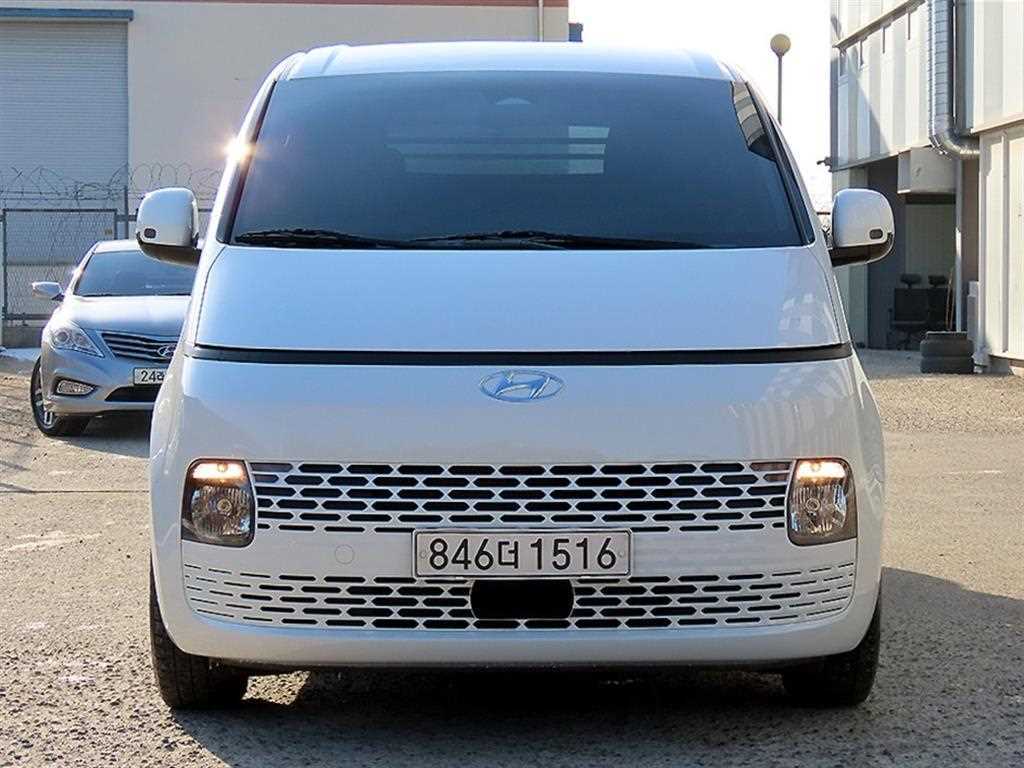 HYUNDAI Staria