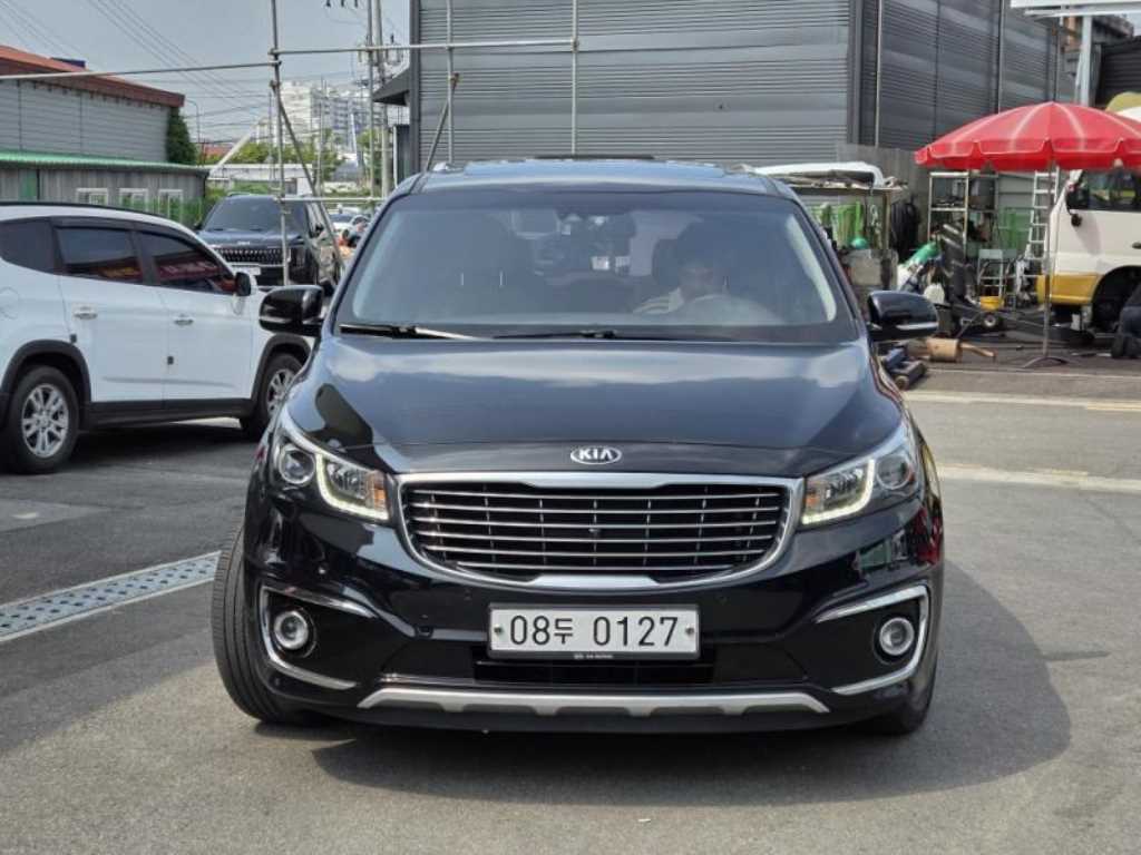 KIA Carnival 2016 — Zona Franca Iquique