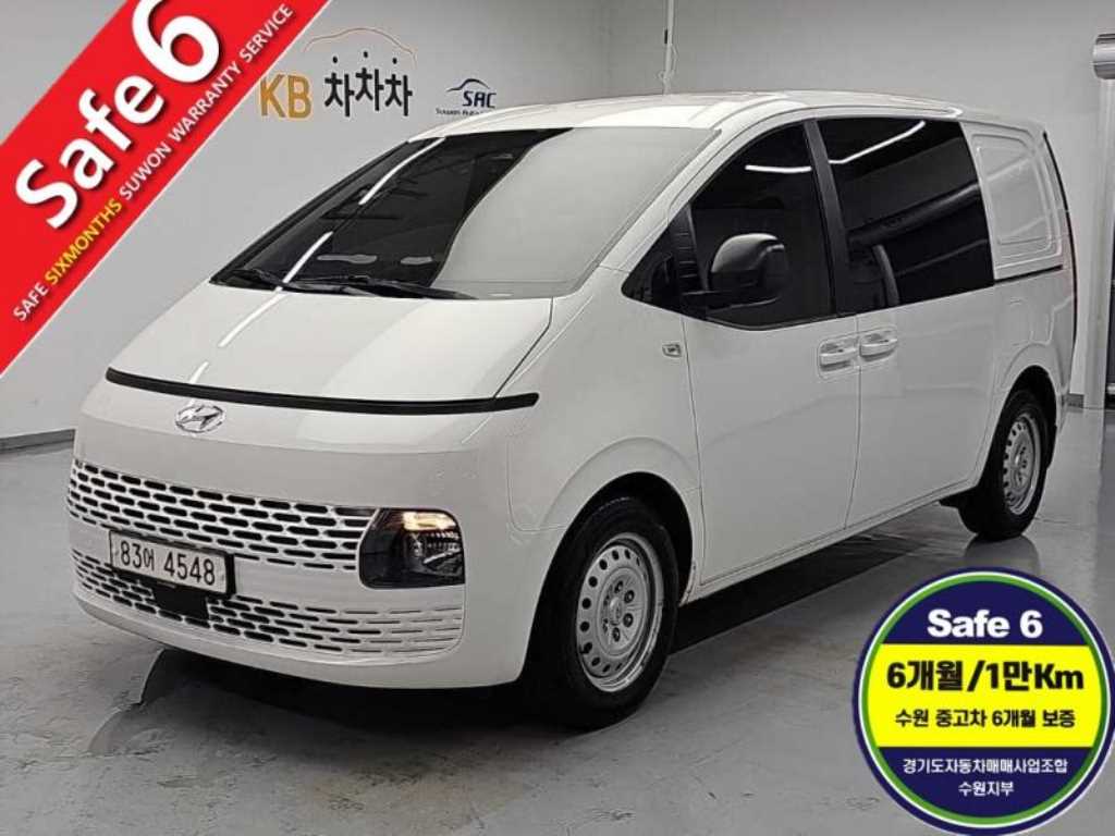 HYUNDAI Staria