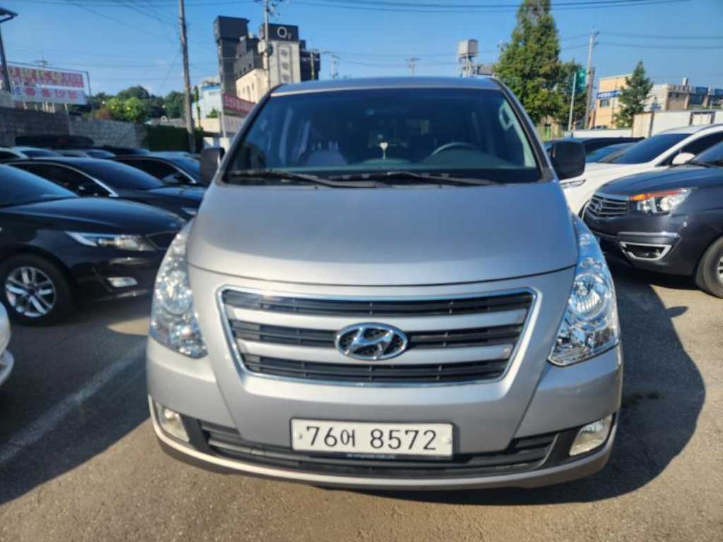 HYUNDAI Starex 2016