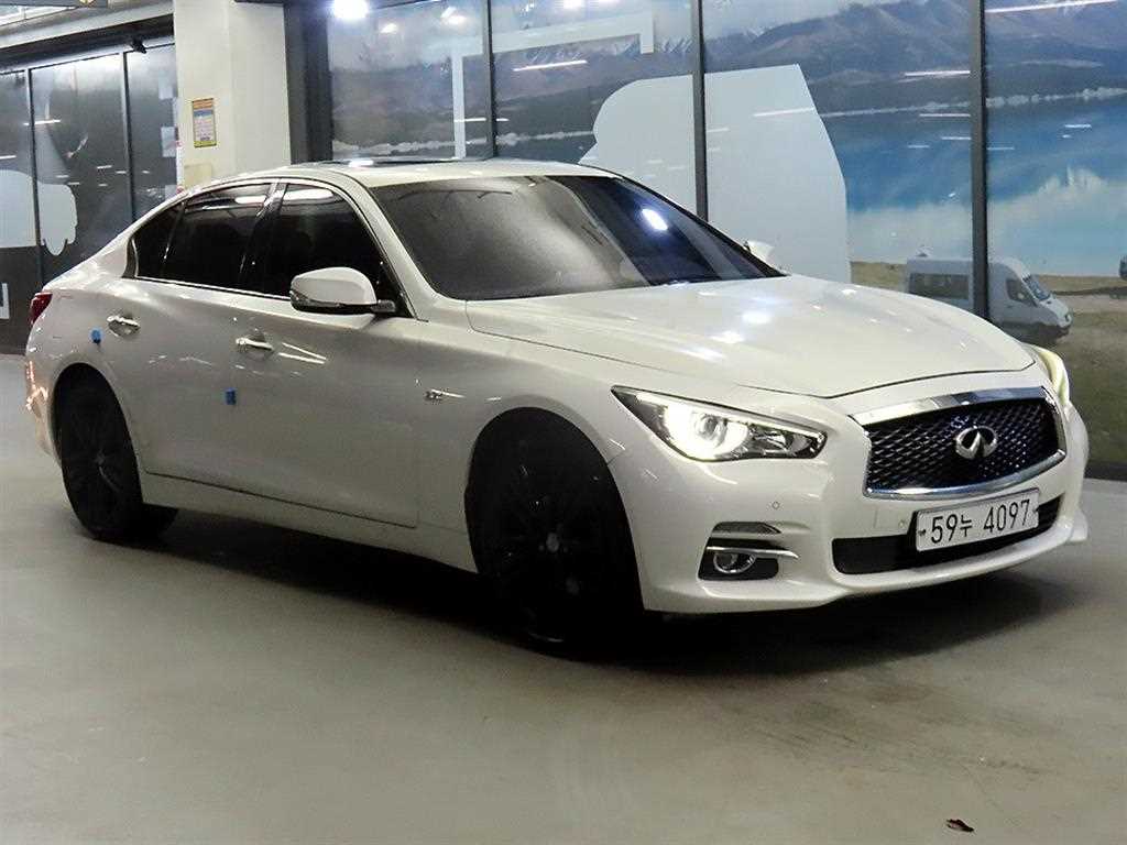 Infiniti Q