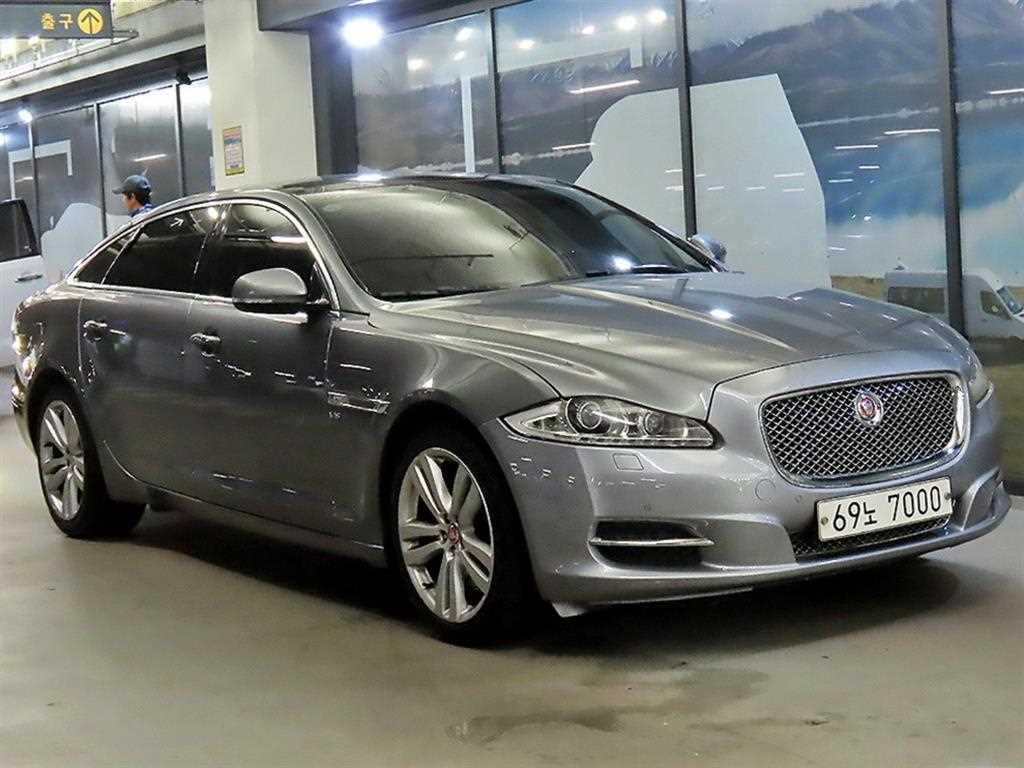 Jaguar XJ