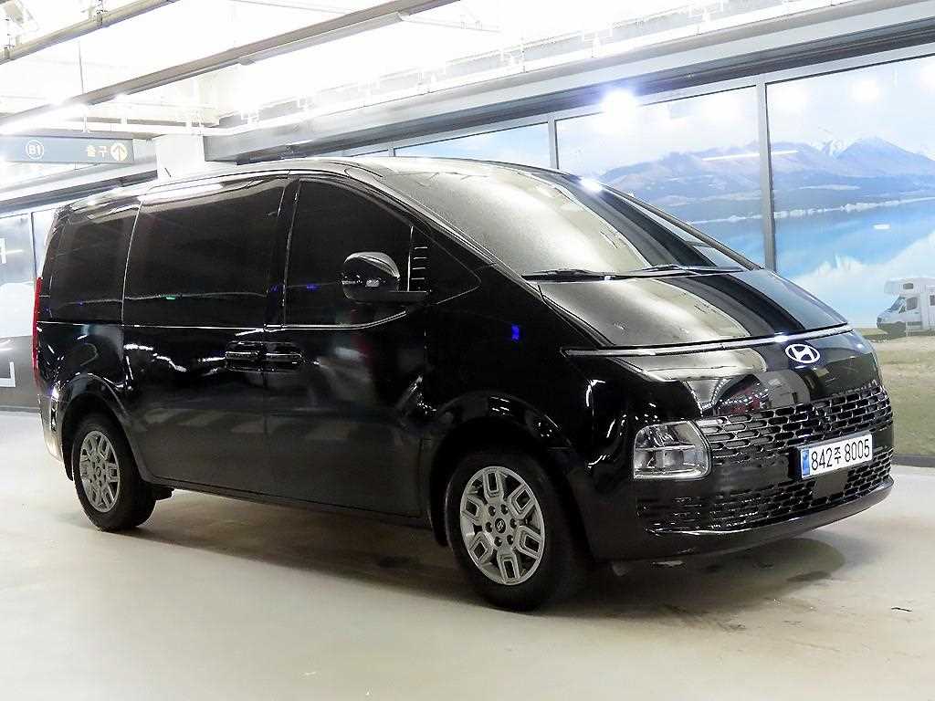 HYUNDAI Staria