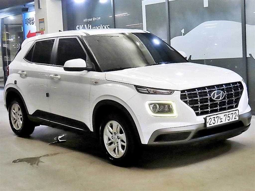 HYUNDAI Venue