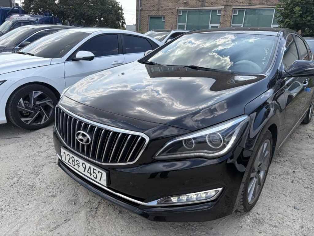 HYUNDAI Aslan