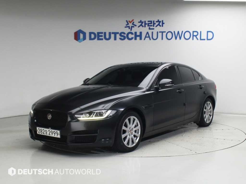 Jaguar XE
