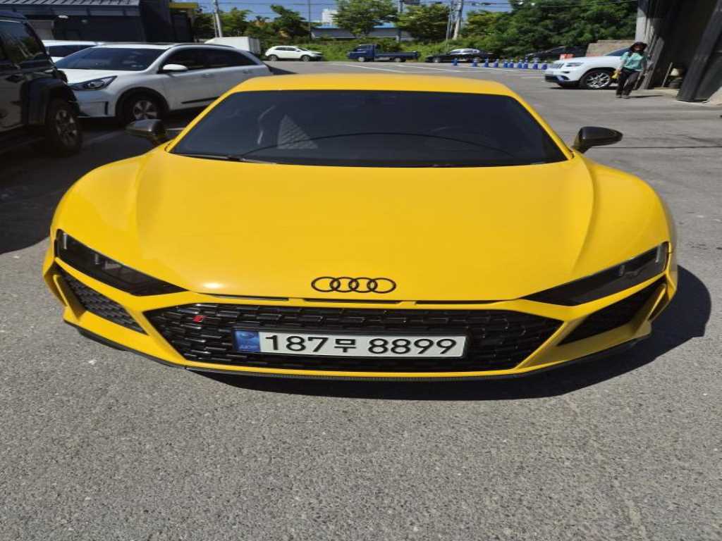 Audi R8