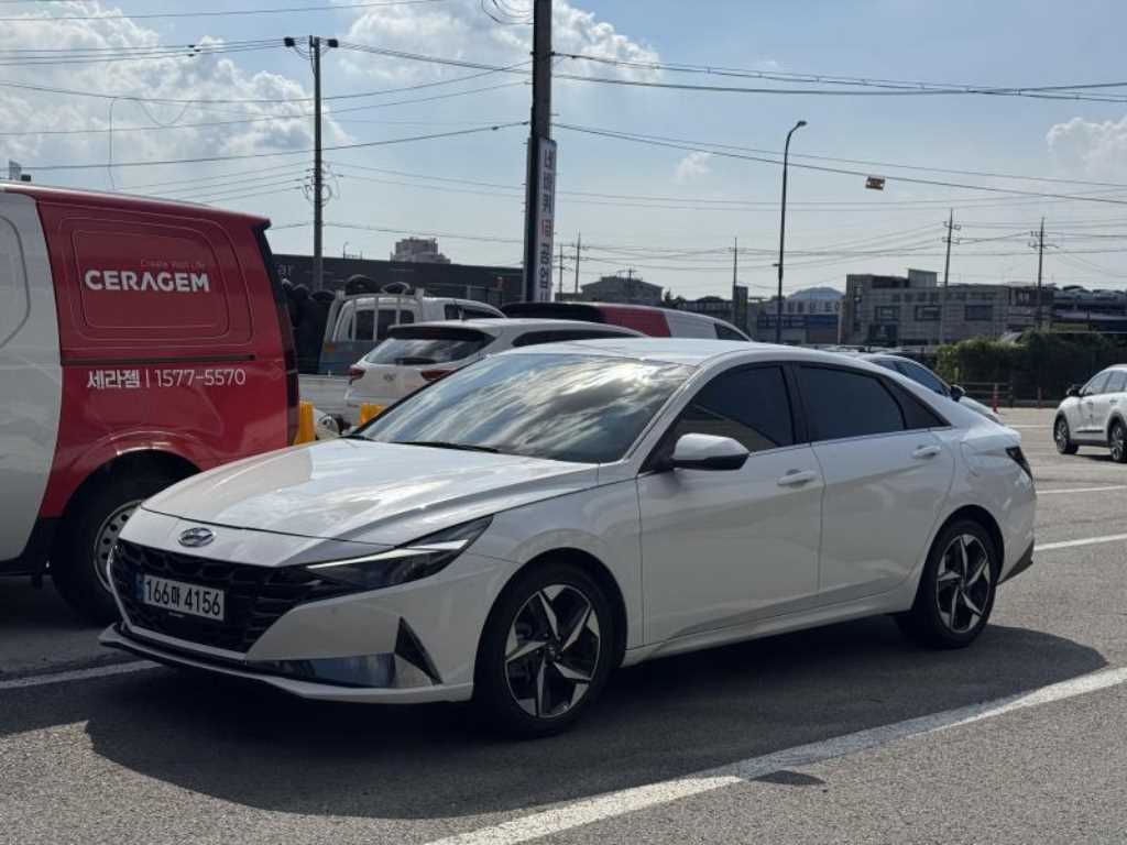 HYUNDAI Avante