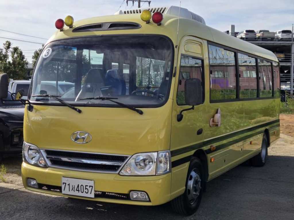 medium and large bus Hyundai bus