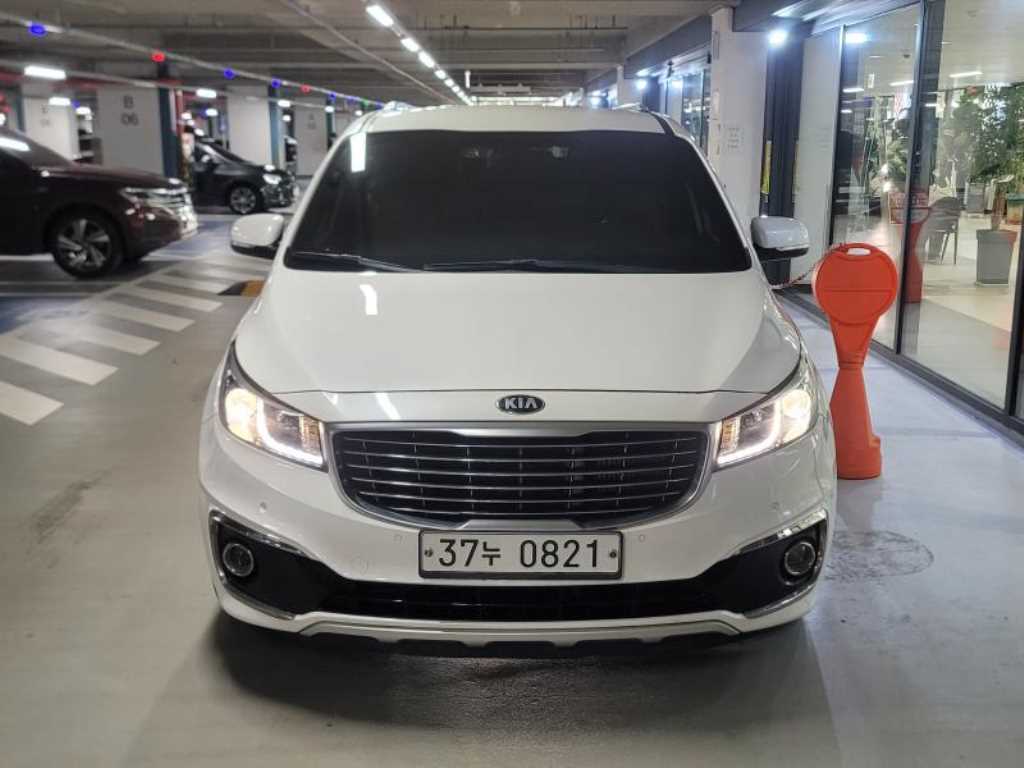 KIA Carnival 2016 — Zona Franca Iquique