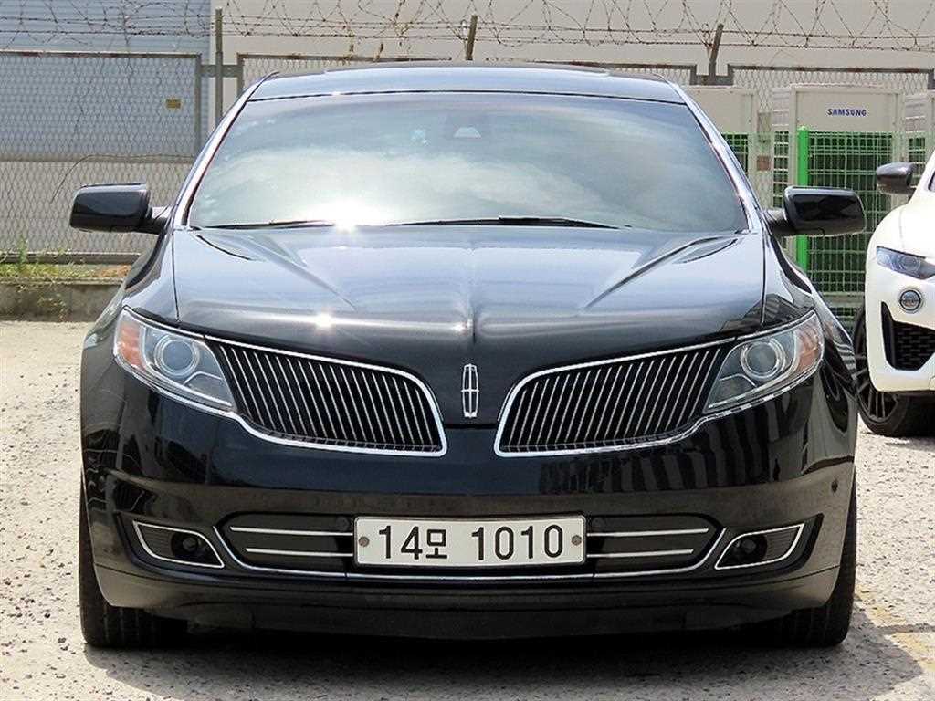 Lincoln MKS