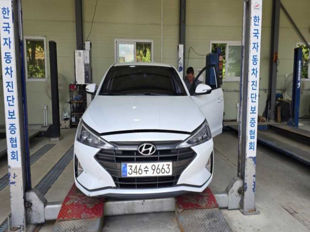 HYUNDAI Avante