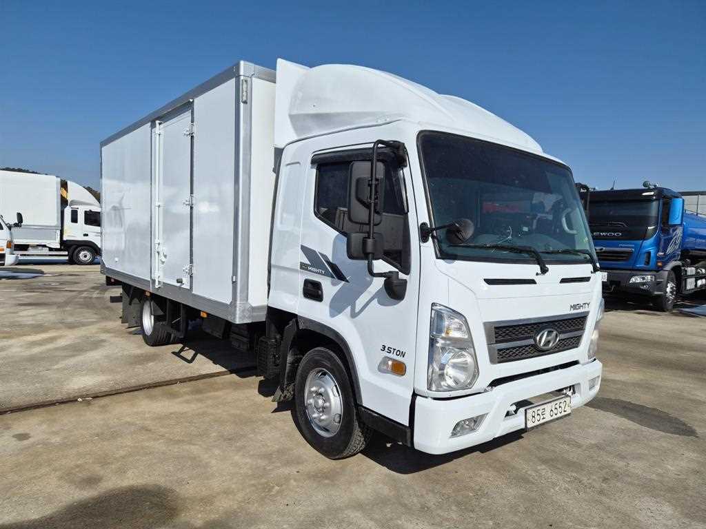 medium and large cargo truck