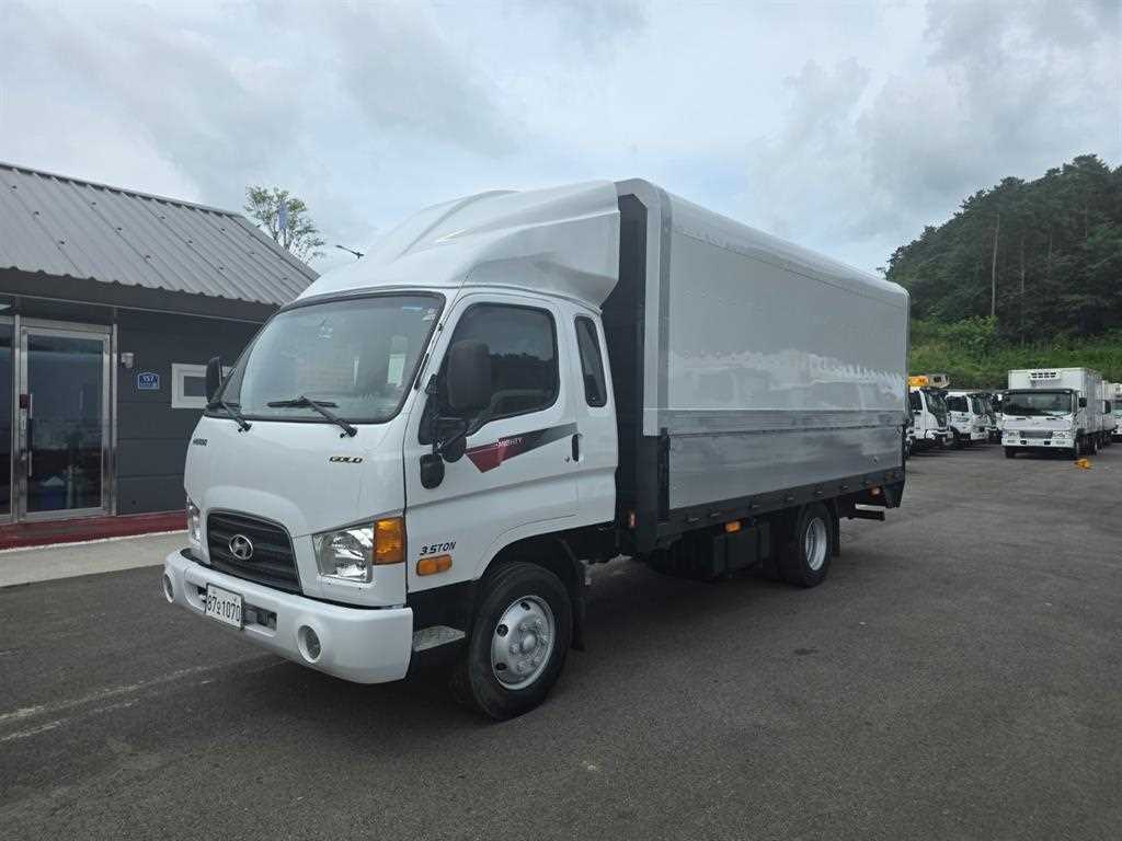medium and large cargo truck