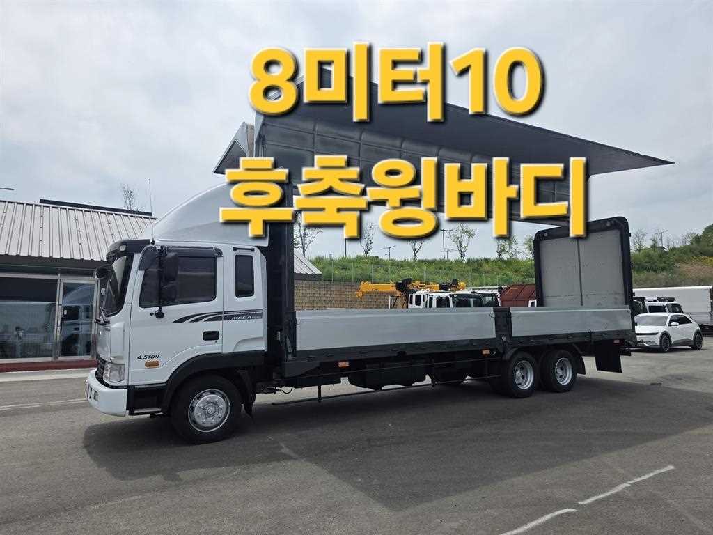 medium and large cargo truck