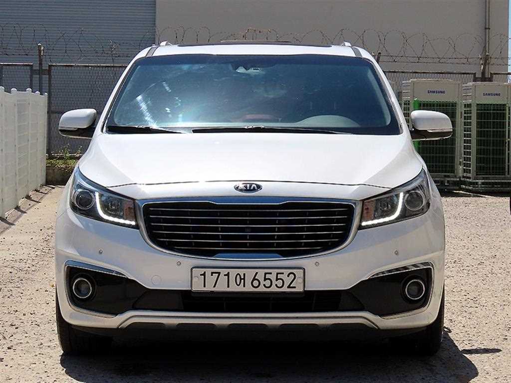 KIA Carnival 2017 — Zona Franca Iquique