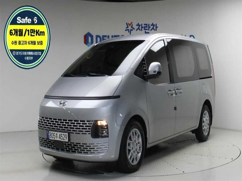 HYUNDAI Staria