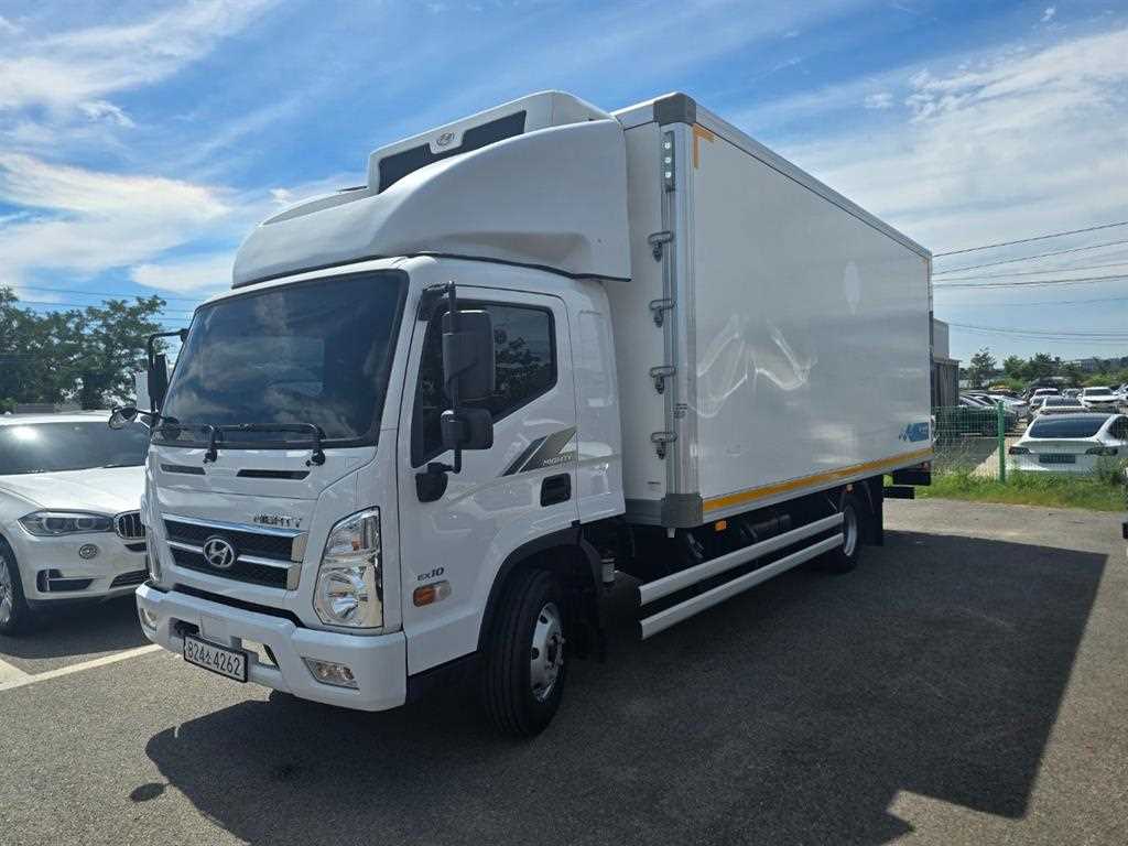 medium and large cargo truck