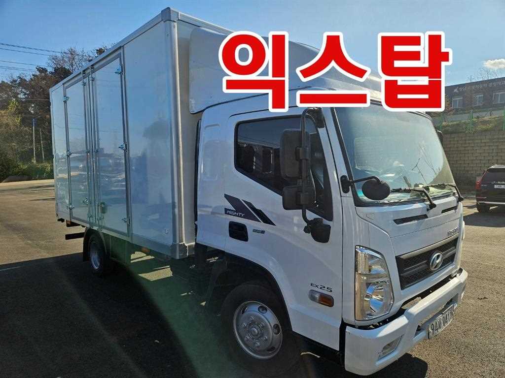 medium and large cargo truck