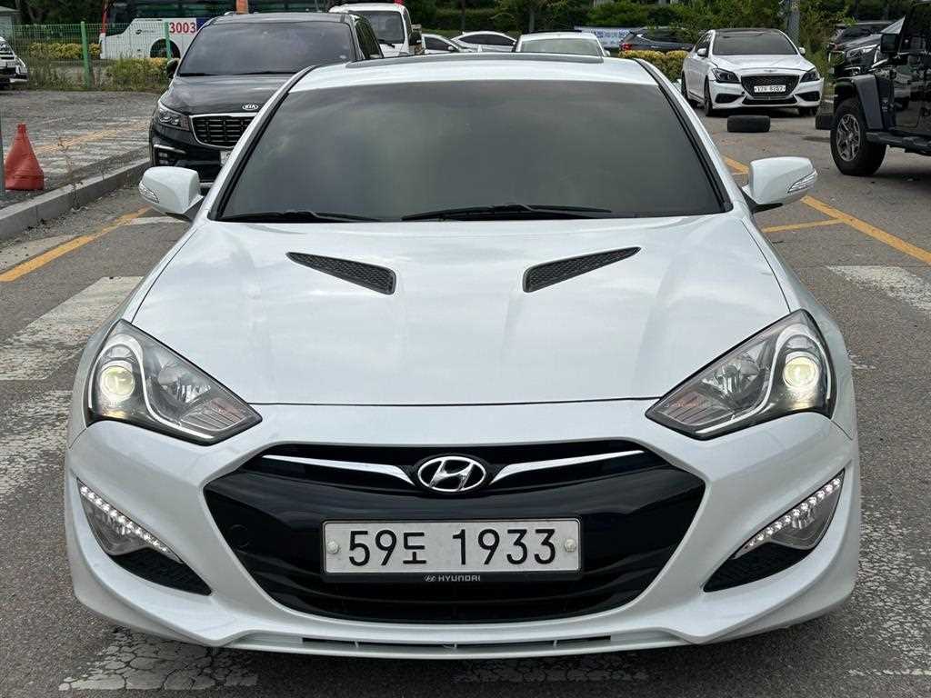 HYUNDAI Genesis