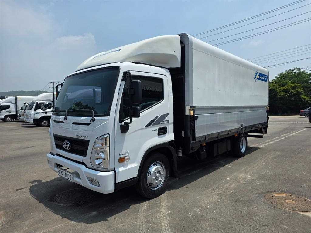 medium and large cargo truck
