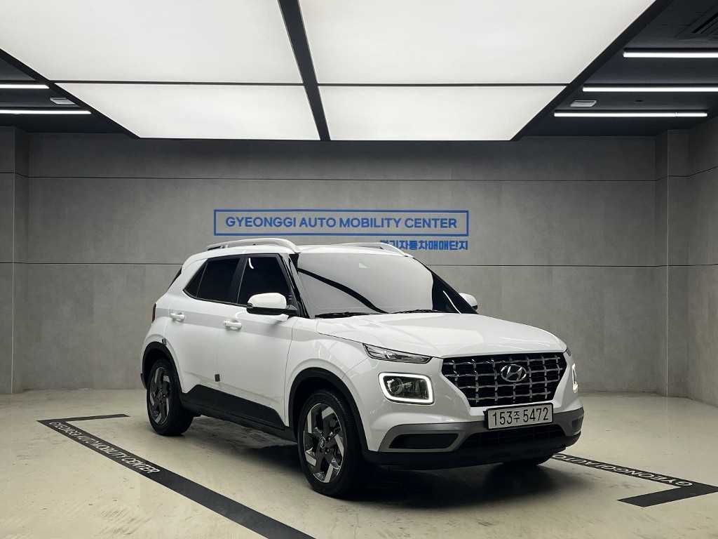 HYUNDAI Venue