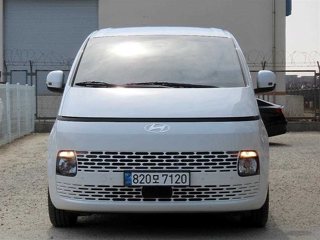 HYUNDAI Staria 2024 — Zona Franca Iquique