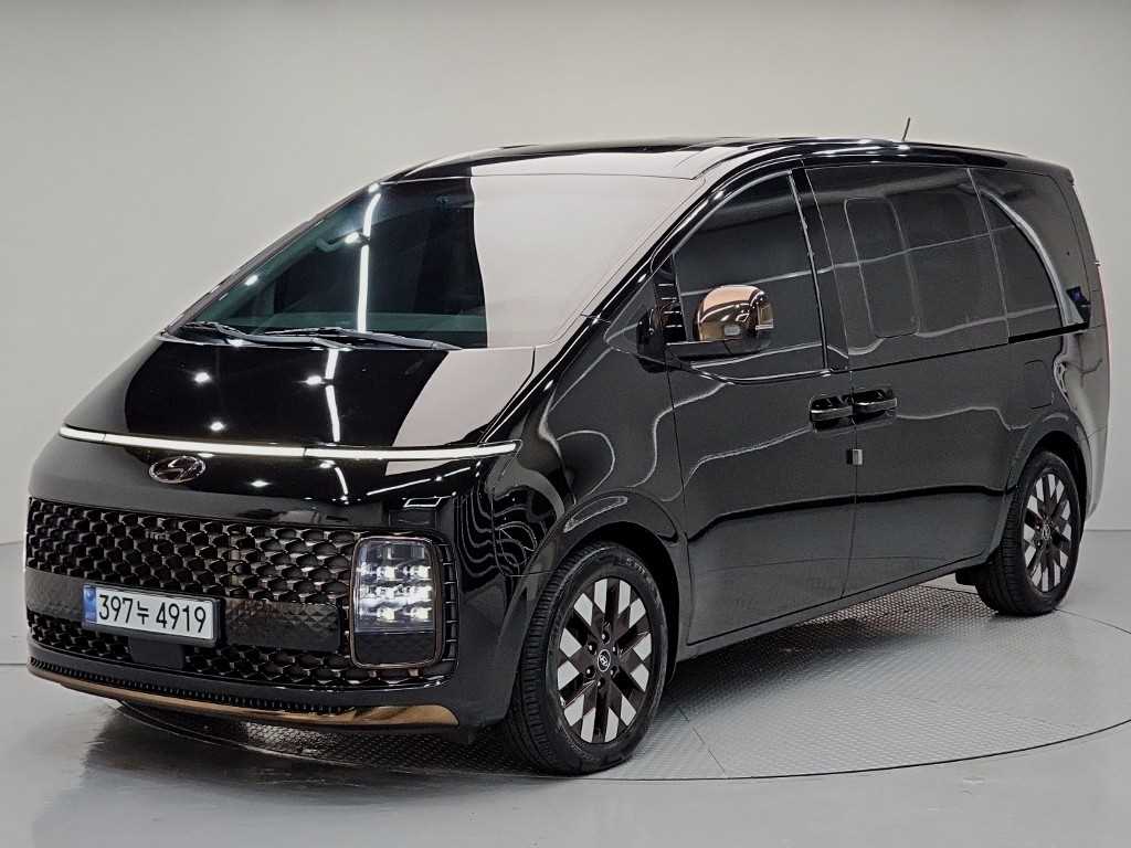 HYUNDAI Staria