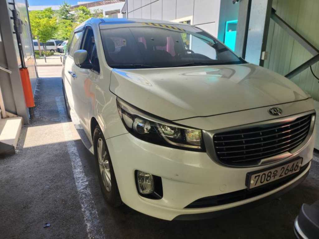 KIA Carnival 2015 — Zona Franca Iquique