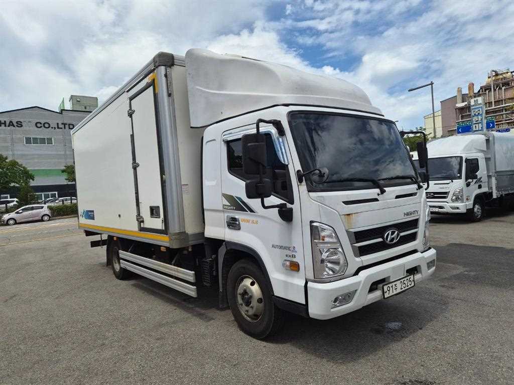 medium and large cargo truck