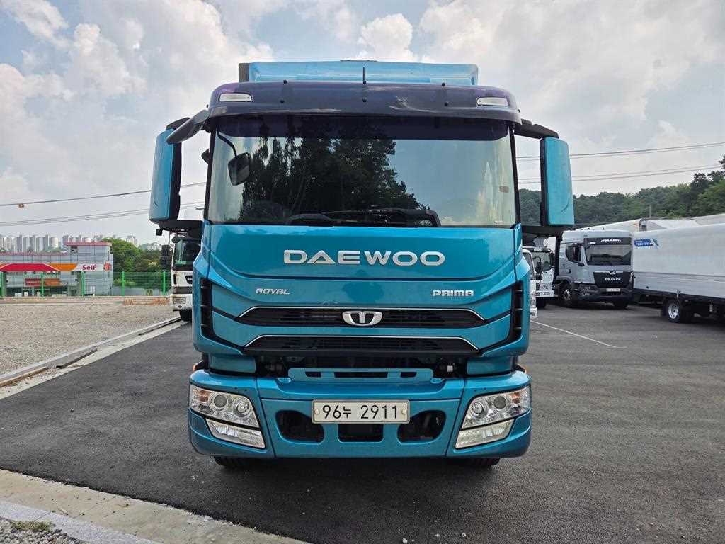 medium and large cargo truck
