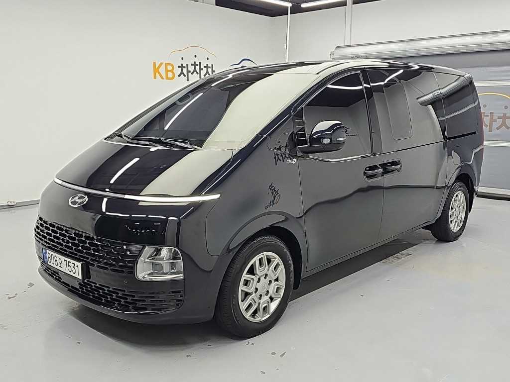 HYUNDAI Staria
